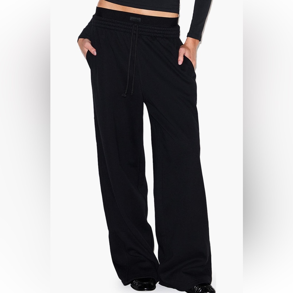 Skims exposed boxer sweatpants (double waist band)